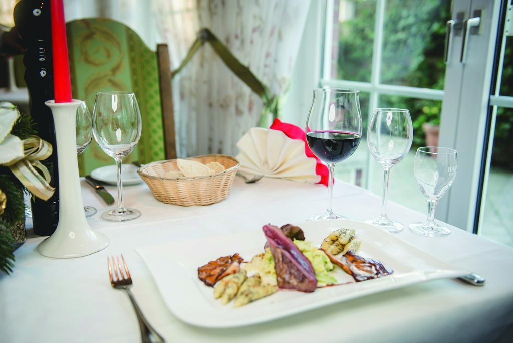 Hotel & Restaurant Zum Vater Rhein Monheim am Rhein Экстерьер фото